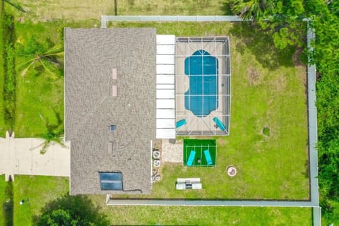 Coastal Retreat - Roomy, Relaxing, Heated Pool House in Palm Coast