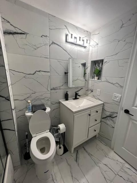 Coastal Retreat - Roomy, Relaxing, Heated Pool House in Palm Coast