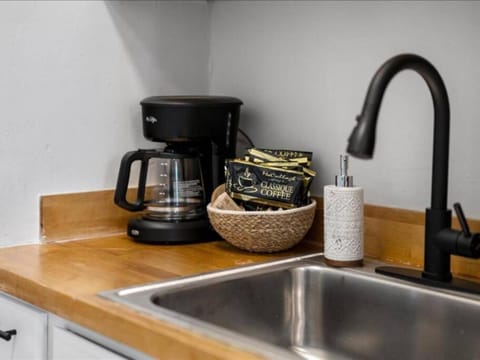 Cozy 1BR Near Zoo, UC, OTR, Downtown Apartment in Cincinnati