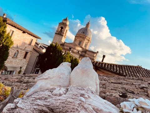 Nearby landmark, Landmark view