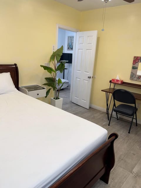 cozy & Quiet Tow Bed & one bath House in Rosemead