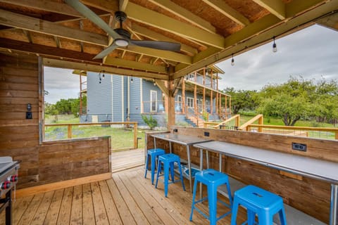 Lake Beach Access & Views, 5kings! House in Lake Buchanan