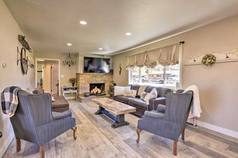 Communal lounge/ TV room, TV and multimedia, Living room, flat iron