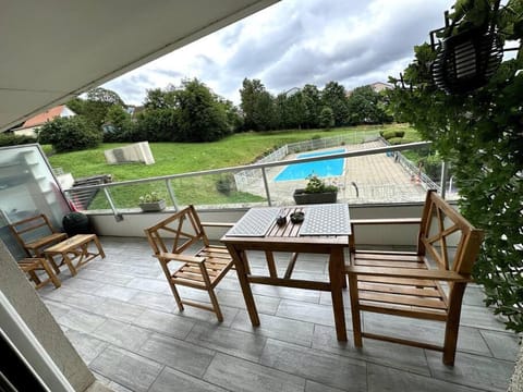 Natural landscape, View (from property/room), Balcony/Terrace, Dining area, Garden view, Pool view, Swimming pool