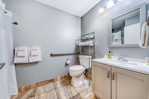 Sea Treasures Inn Units #101-104, #114, & #115 House in Rockaway Beach