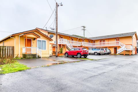 Sea Treasures Inn Units #101-104, #114, & #115 House in Rockaway Beach
