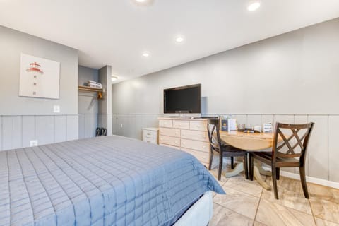 Sea Treasures Inn Units #101-104, #114, & #115 House in Rockaway Beach