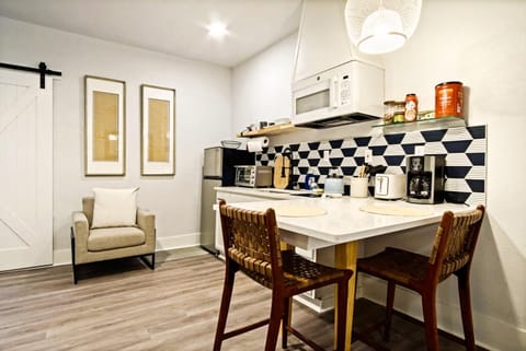 Coffee/tea facilities, Dining area, microwave