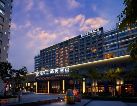 Facade/entrance, Off site, Night