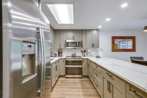 Hot Tub Family Gem 3 Mi to Frisco Nordic Center House in Frisco