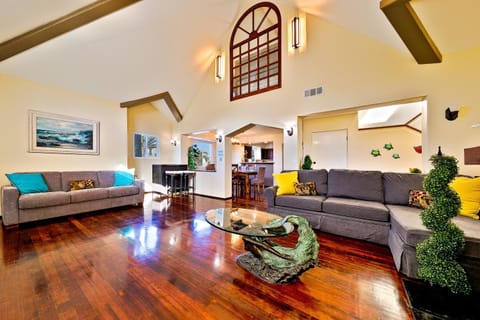 Great Balboa Peninsula Combo House in Balboa Peninsula