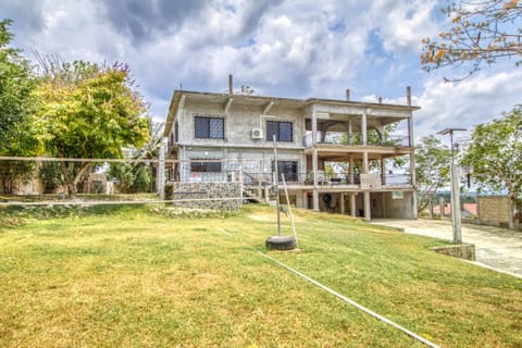 D Borland View Gold Standard Certified House in Cayo District