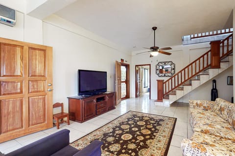 D Borland View Gold Standard Certified House in Cayo District