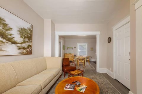 Historic 2 KING BED 1 Bath Near Downtown Spokane Apartment in Spokane