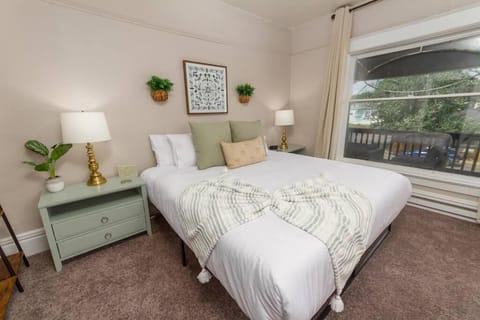 Historic 2 KING BED 1 Bath Near Downtown Spokane Apartment in Spokane