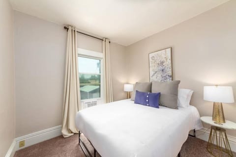 Historic 3 Bed 1 bath Near Downtown Spokane Apartment in Spokane