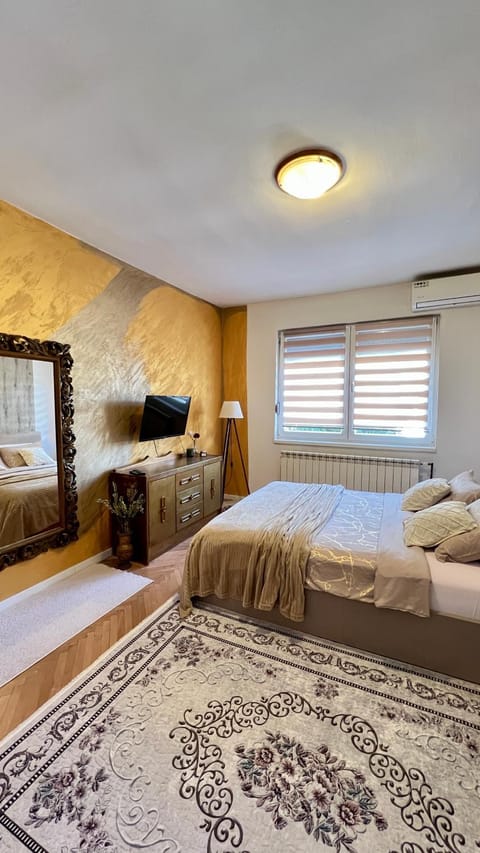 Bed, Photo of the whole room, Bedroom, air conditioner