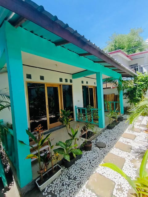 Property building, Day, Garden, Garden view