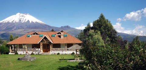 Property building, Nearby landmark, Natural landscape, Garden view, Mountain view