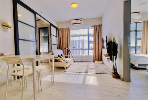 Living room, Photo of the whole room, air conditioner