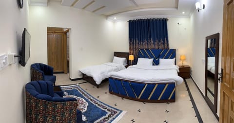 Bed, TV and multimedia, Photo of the whole room, Seating area, Bedroom, wardrobe