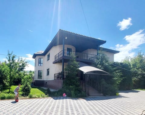 Property building, Spring, Day, Garden, Garden view