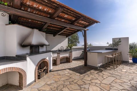 Patio, BBQ facilities