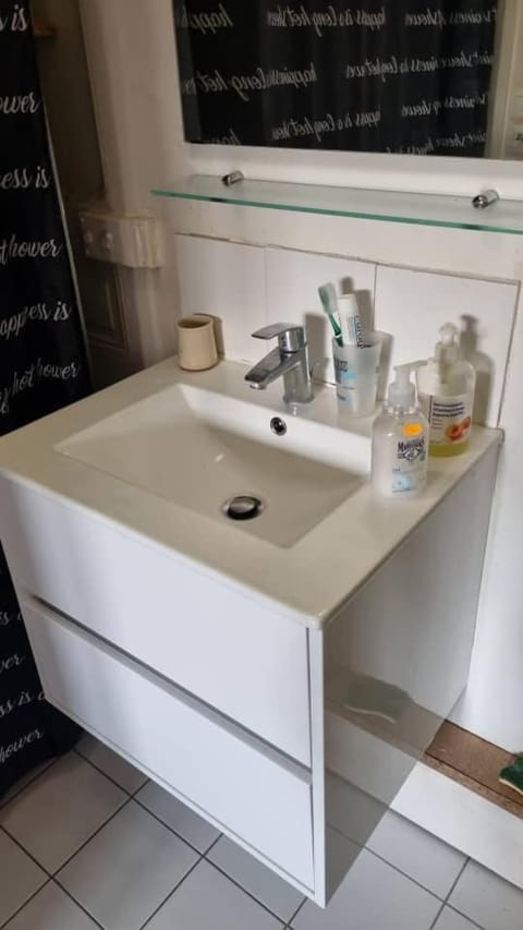 Charmant 2 pièces Clichy Levallois Apartment in Levallois-Perret