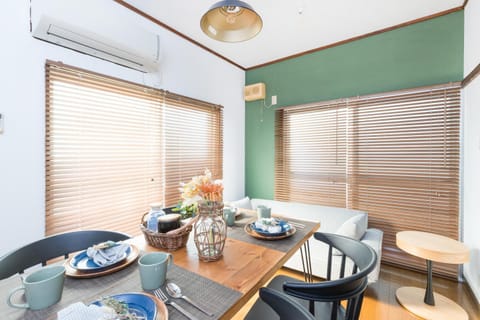 Living room, Seating area, Dining area, air conditioner