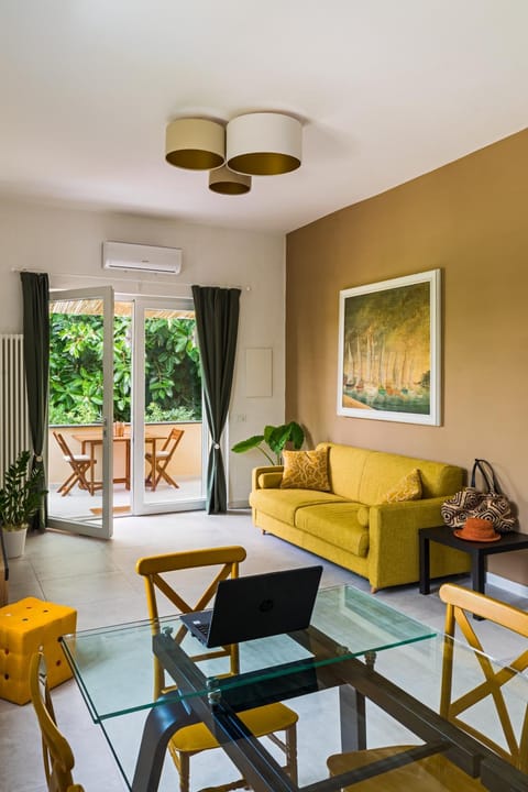 Living room, Seating area, Dining area
