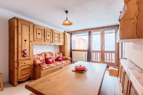 Bed, Living room, fireplace, kitchen