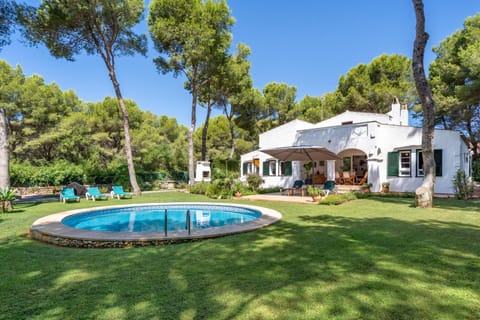 Property building, Garden, Swimming pool