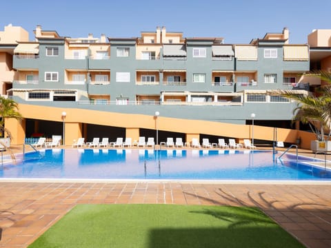 Property building, Swimming pool, Swimming pool, sunbed