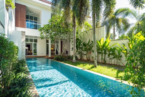 Property building, Garden, Pool view, Swimming pool