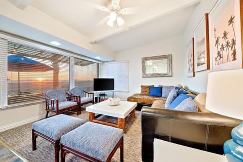 Seascape Compound House in Balboa Peninsula