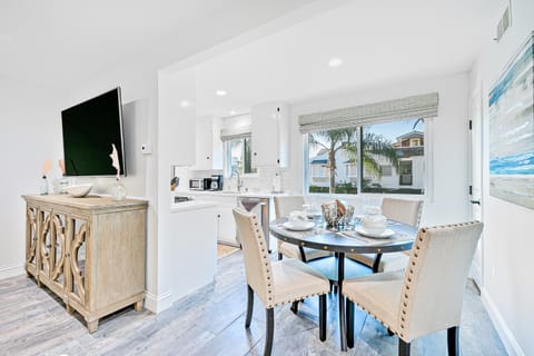 Balboa Island Diamond Resort Compound House in Balboa Island