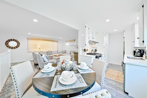 Balboa Island Diamond Resort Compound House in Balboa Island