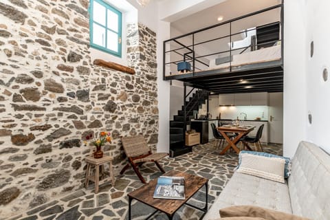 Kitchen or kitchenette, Seating area, Dining area, kitchen