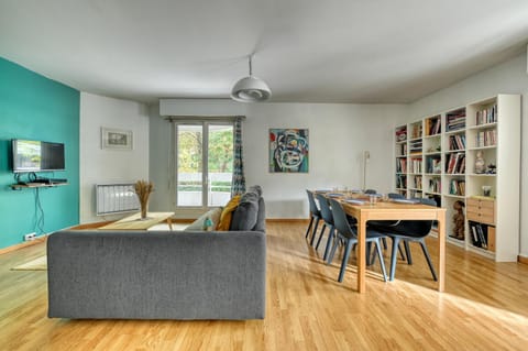 TV and multimedia, Living room, Dining area