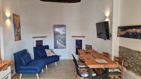 TV and multimedia, Living room, Dining area