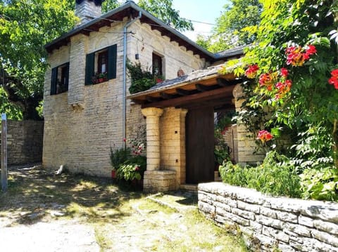 Παραδοσιακό Σπίτι στο Μονοδένδρι House in North Macedonia
