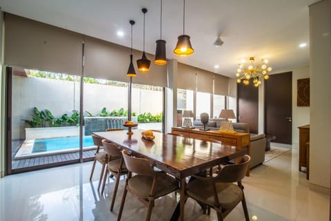 Seating area, Dining area