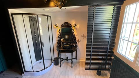 les nuits victoriennes Bed and Breakfast in Alençon