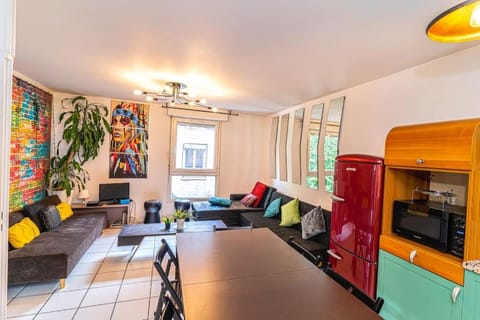 Living room, Seating area, oven, pet friendly