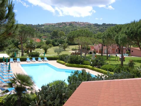 Nearby landmark, Garden, View (from property/room), Swimming pool