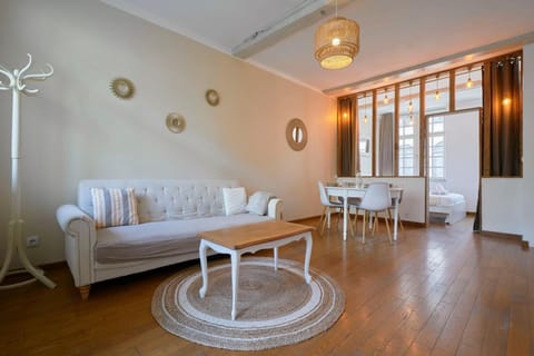 Charming 2 bedroom apartment with terrace Apartment in Lille