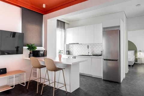 TV and multimedia, Coffee/tea facilities, Balcony/Terrace, Kitchen or kitchenette, Dining area, minibar, oven, pet friendly, stove