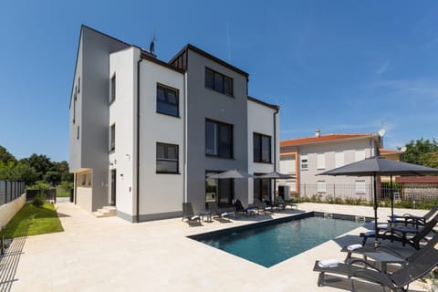 Property building, Pool view, Swimming pool