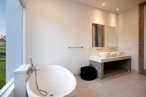 Green Villa B, near new 3 bedroom villa with pool. Villa in Ubud