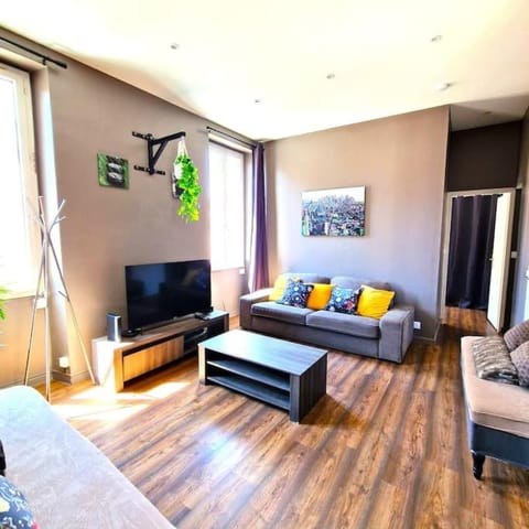 Communal lounge/ TV room, Living room, Seating area